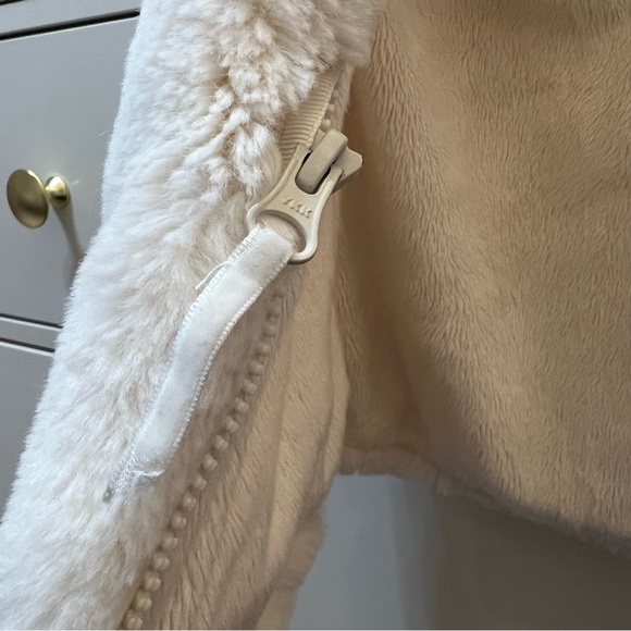 Faux Fur Vest - Picture 7 of 8